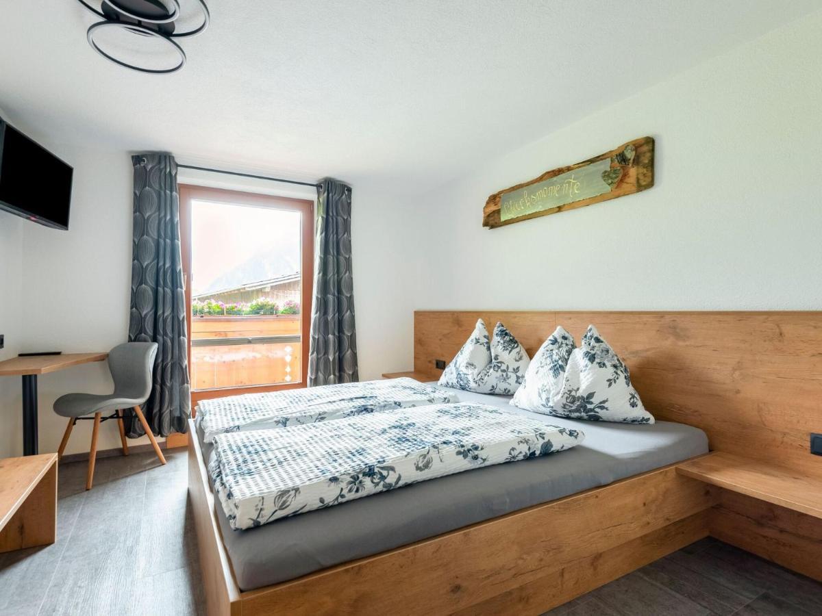 Apartment in Ramsau im Zillertal for 18 People Exterior foto