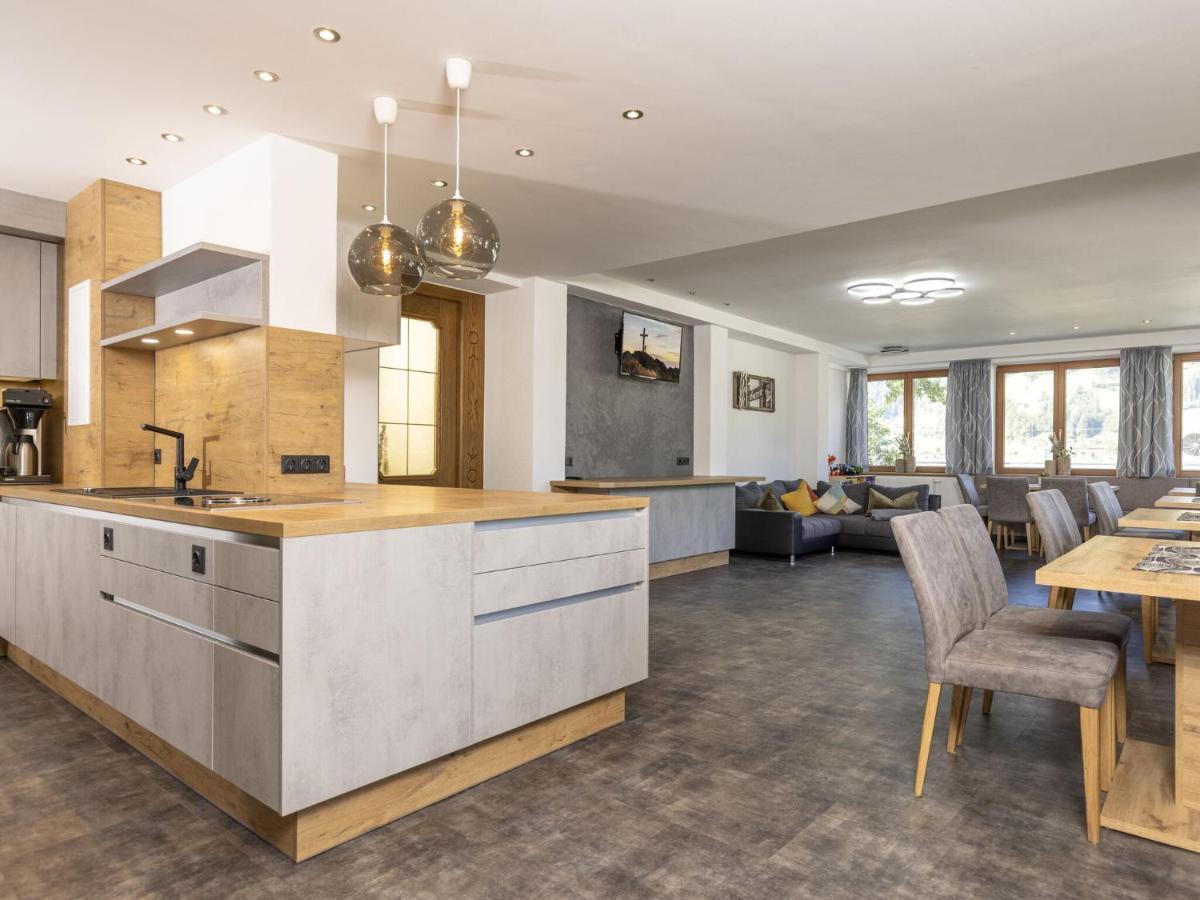 Apartment in Ramsau im Zillertal for 18 People Exterior foto